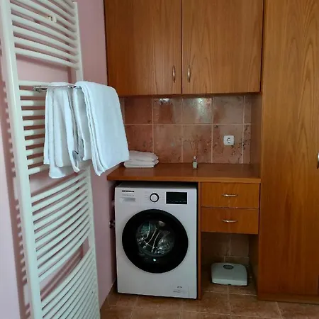 Rea House 1 * Razáta