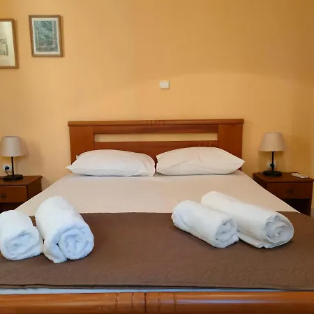 Rea House 1 *