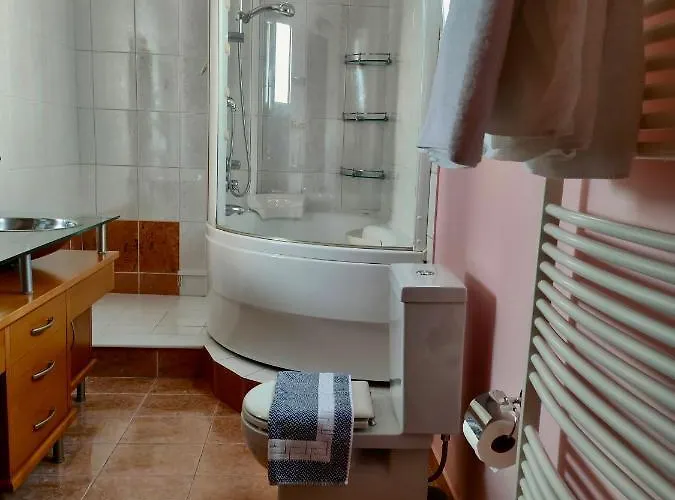 Rea House 1 * Razáta